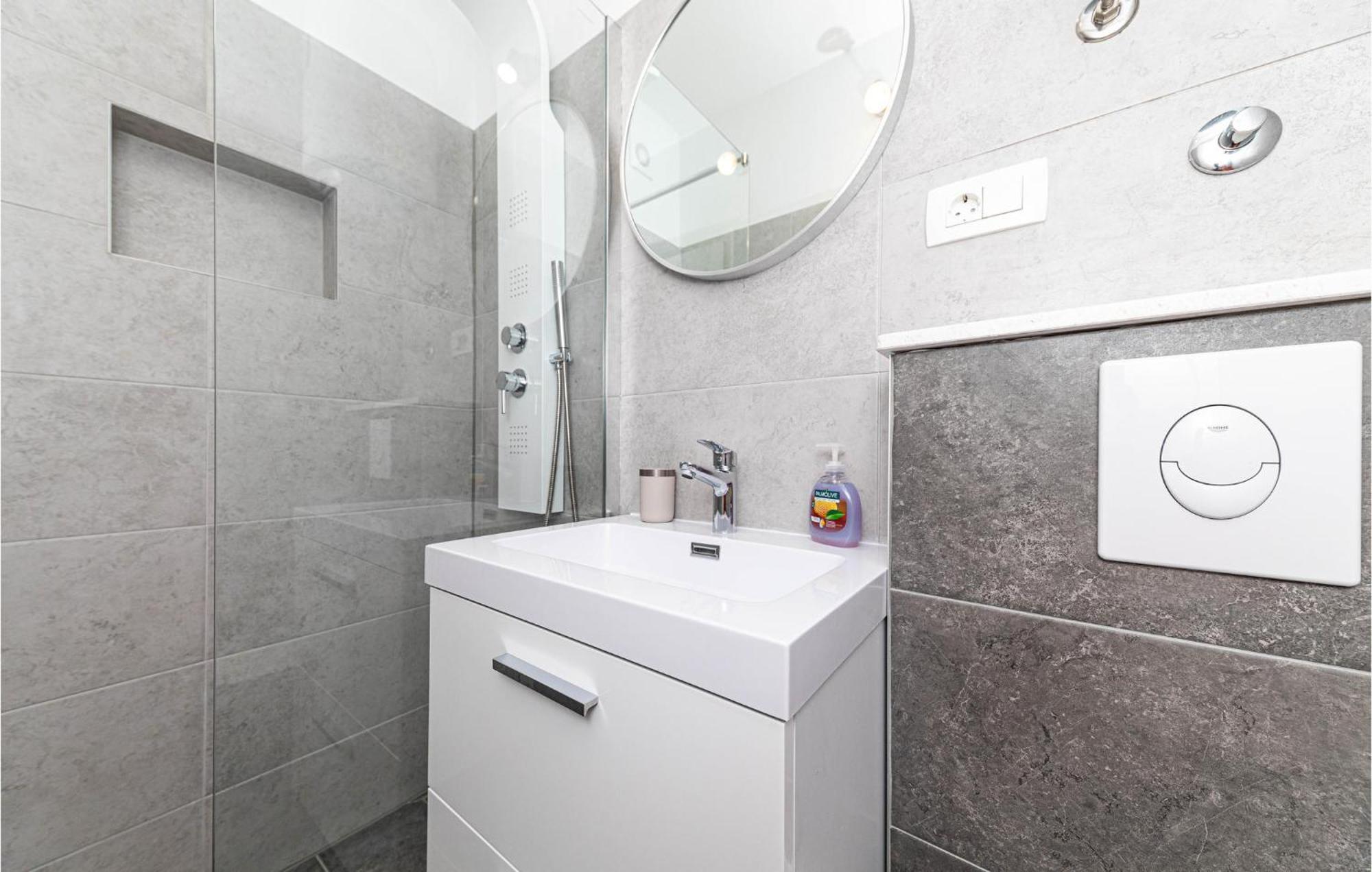 Stunning Home In Marina With Heated Swimming Pool Luaran gambar