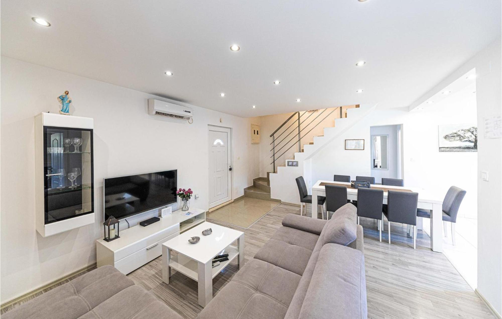 Stunning Home In Marina With Heated Swimming Pool Luaran gambar