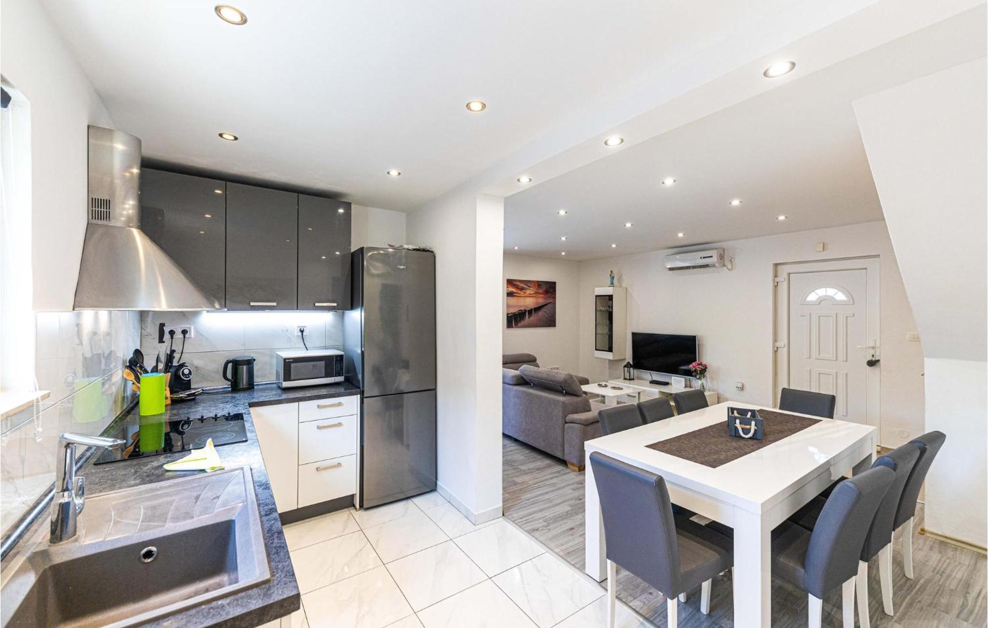 Stunning Home In Marina With Heated Swimming Pool Luaran gambar