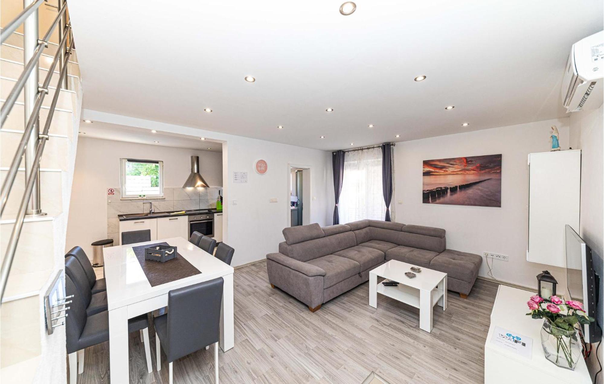 Stunning Home In Marina With Heated Swimming Pool Luaran gambar